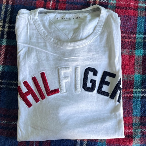 Tommy Hilfiger tshirt - Picture 2 of 2